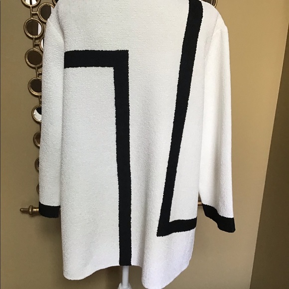 Chico’s Women’s 3/4 quarter length crepe jacket! - Picture 3 of 4